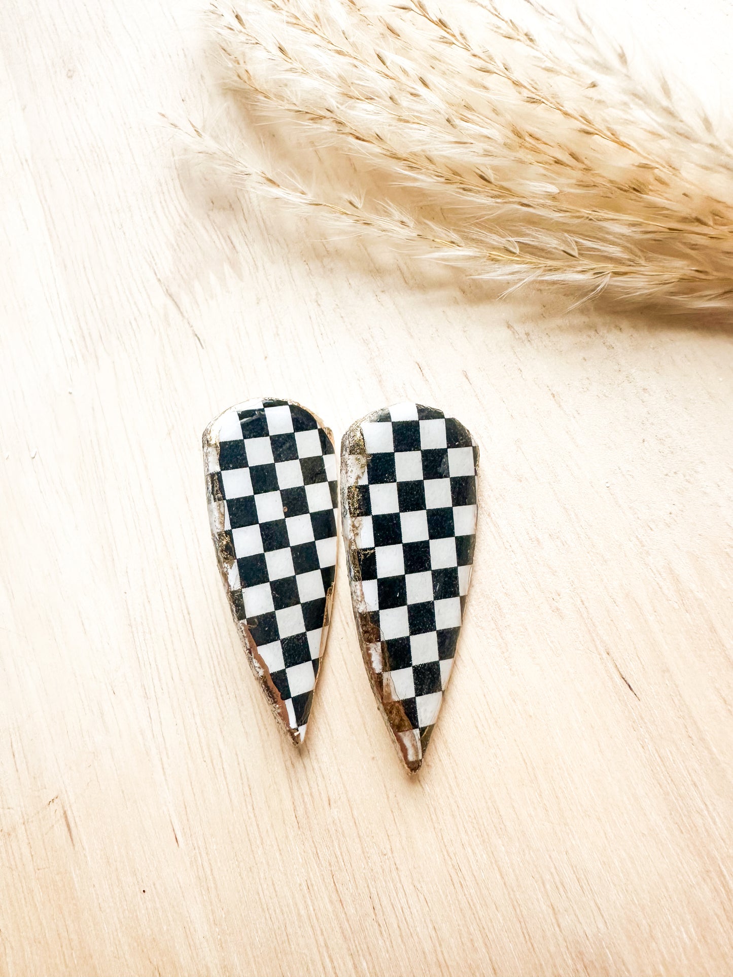 Black and White Checkered Daggers