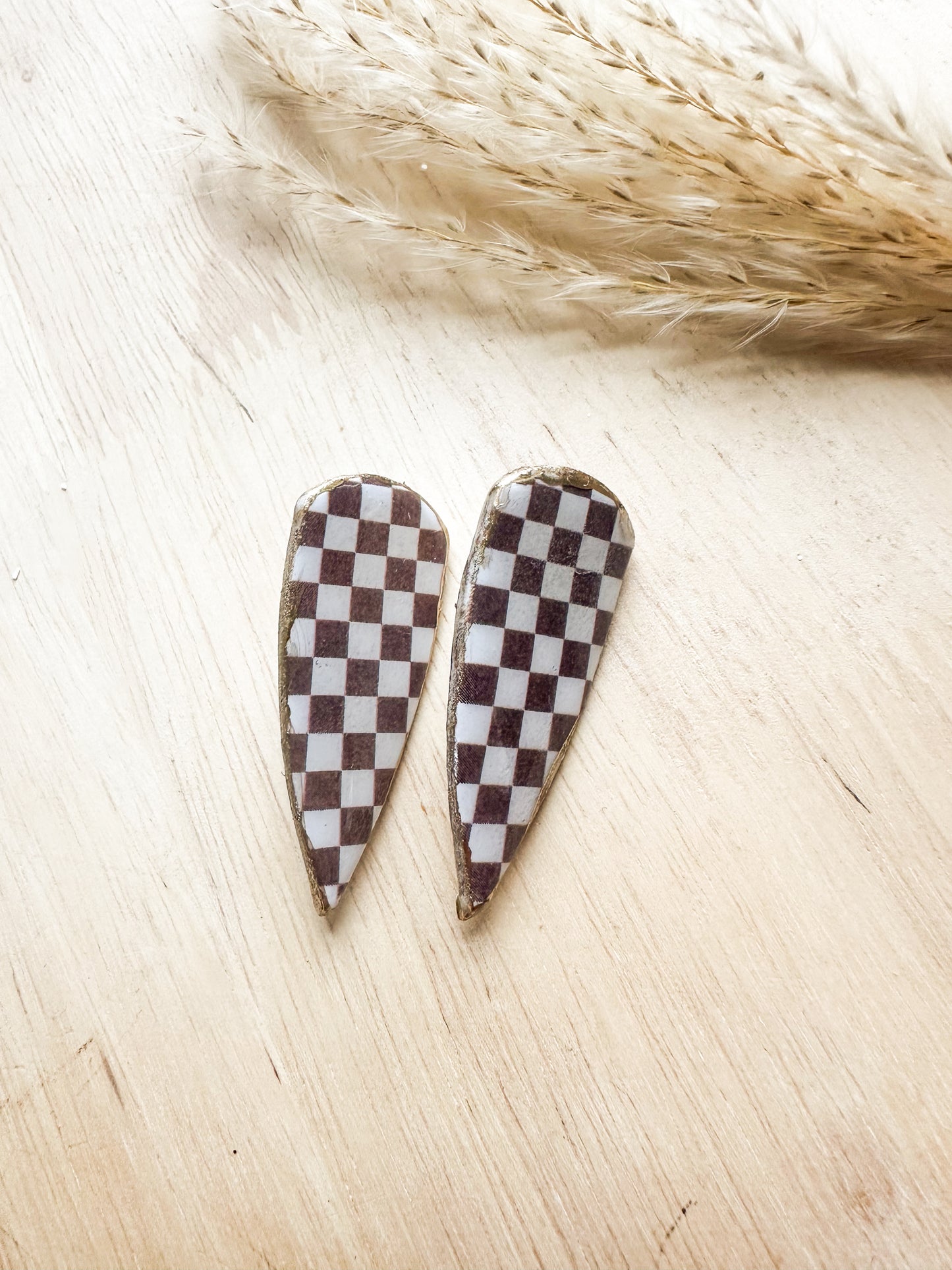 Brown and White Checkered Daggers