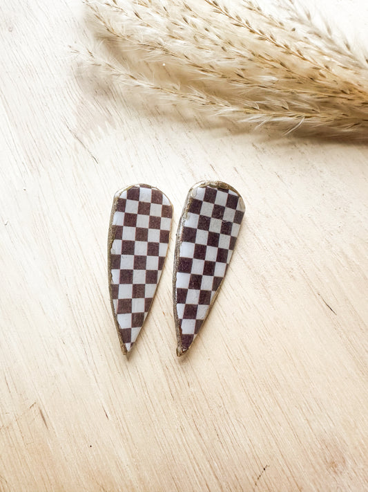 Brown and White Checkered Daggers